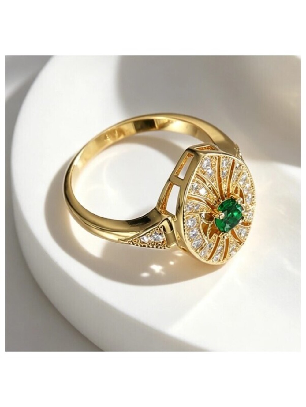Antique art deco style green  - Ring - Gold - Size 6